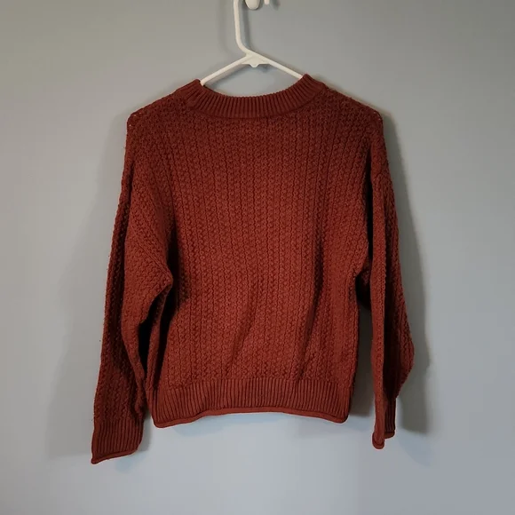Universal Threads Sweater - Picture 2 of 3